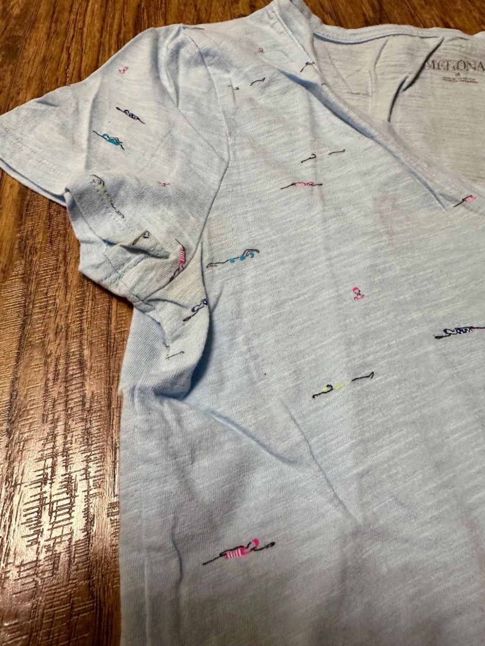 Merona Women's T-Shirt Cotton Light Blue with Multicolored Swimmers Size Medium - Picture 4 of 6